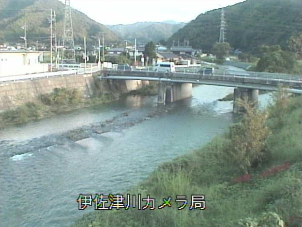 伊佐津川九枠橋ライブカメラは、京都府舞鶴市七日市の九枠橋に設置された伊佐津川が見えるライブカメラです。