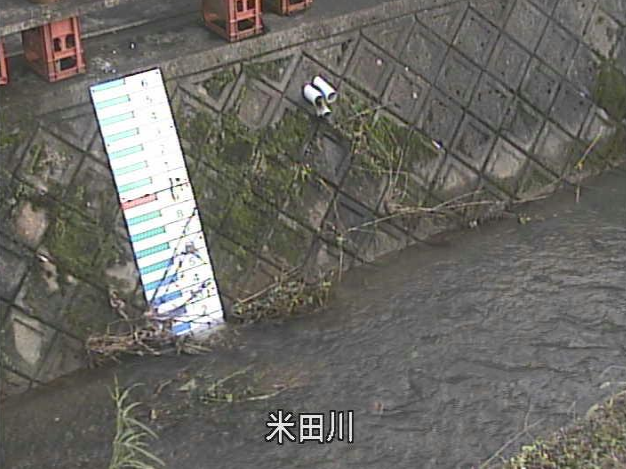 米田川水位観測所ライブカメラは、京都府舞鶴市上安の米田川水位観測所に設置された米田川が見えるライブカメラです。