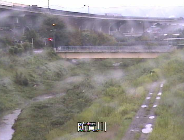 防賀川防賀川観測所ライブカメラは、京都府八幡市内里の防賀川観測所(防賀川水位観測所)に設置された防賀川が見えるライブカメラです。