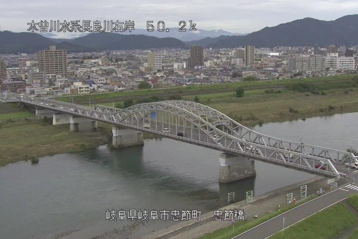 長良川忠節橋ライブカメラは、岐阜県岐阜市忠節町の忠節橋に設置された長良川が見えるライブカメラです。