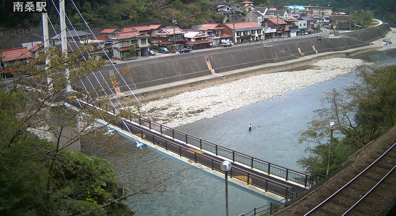 錦川南桑駅ライブカメラは、山口県岩国市美川町の錦川鉄道錦川清流線南桑駅に設置された錦川が見えるライブカメラです。