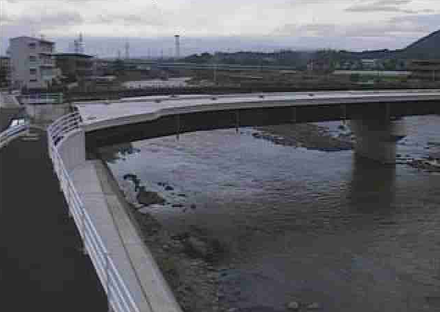 白川龍田町弓削ライブカメラは、熊本県熊本市北区の龍田町弓削(吉原橋付近)に設置された白川が見えるライブカメラです。