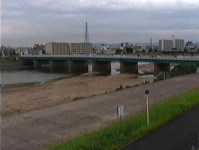 大和川遠里小野上流ライブカメラは、大阪府堺市堺区の遠里小野上流に設置された大和川が見えるライブカメラです。