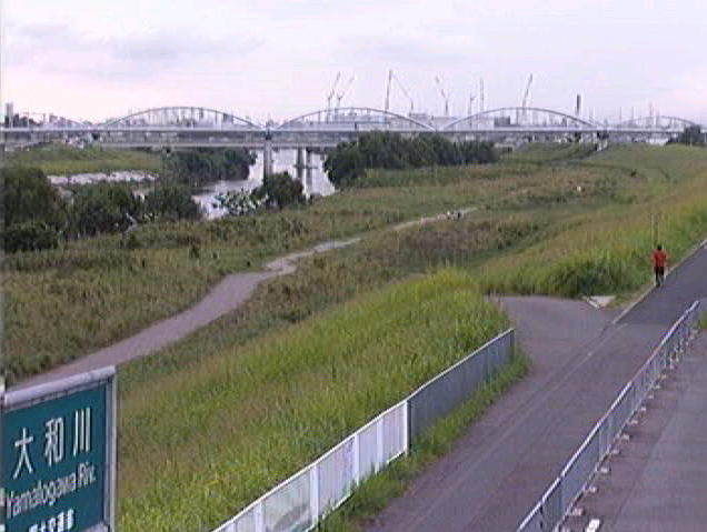 大和川柏原下流ライブカメラは、大阪府柏原市大正の柏原下流に設置された大和川が見えるライブカメラです。