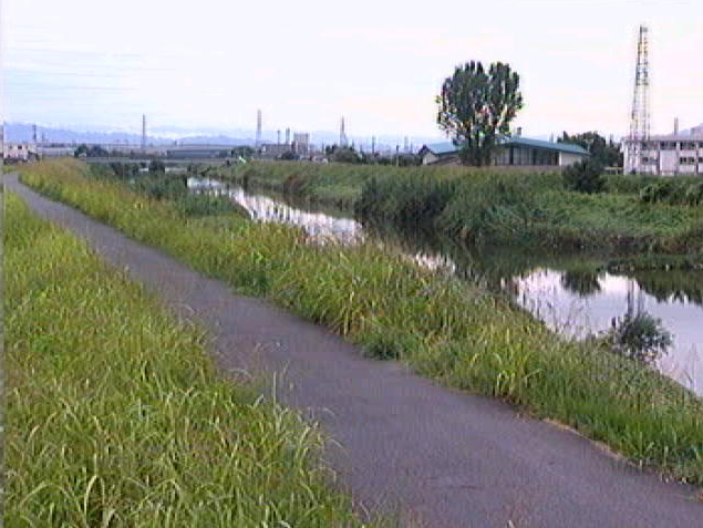 佐保川番条下流ライブカメラは、奈良県大和郡山市番条町の番条下流に設置された佐保川が見えるライブカメラです。