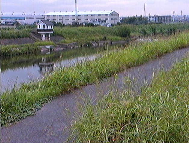 佐保川番条上流ライブカメラは、奈良県大和郡山市番条町の番条上流に設置された佐保川が見えるライブカメラです。