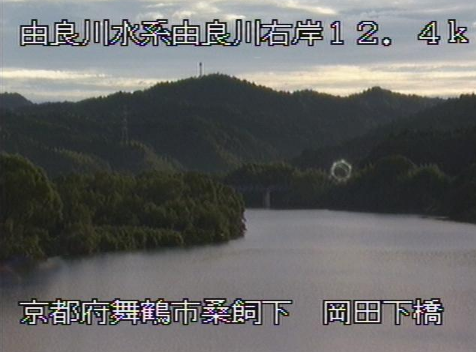 由良川岡田下橋ライブカメラは、京都府舞鶴市桑飼下の岡田下橋に設置された由良川が見えるライブカメラです。