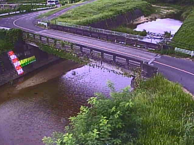祖父川鵜川橋ライブカメラは、滋賀県竜王町鵜川西海道の鵜川橋に設置された祖父川が見えるライブカメラです。