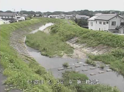 下小笠川第三城東橋ライブカメラは、静岡県掛川市川久保の第三城東橋に設置された下小笠川が見えるライブカメラです。