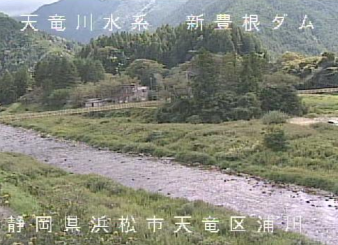 大千瀬川佐久間町浦川ライブカメラは、静岡県浜松市天竜区の佐久間町浦川に設置された大千瀬川が見えるライブカメラです。
