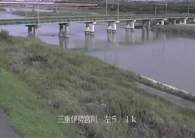宮川近鉄宮川橋梁ライブカメラは、三重県伊勢市小俣町の近鉄宮川橋梁(近鉄山田線)に設置された宮川が見えるライブカメラです。