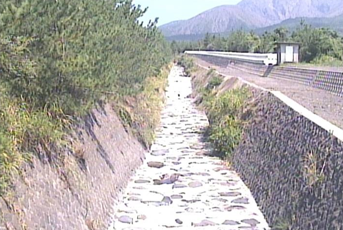 持木川桜島土石流状況ライブカメラは、鹿児島県鹿児島市持木町の持木川に設置された桜島土石流状況が見えるライブカメラです。