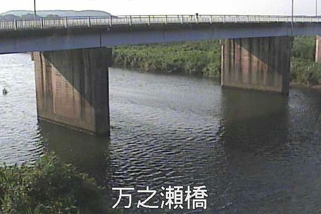 万之瀬川万之瀬橋ライブカメラは、鹿児島県南さつま市加世田の万之瀬橋に設置された万之瀬川が見えるライブカメラです。