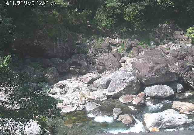日之影川仲組地区ライブカメラは、宮崎県日之影町の仲組地区に設置された日之影川が見えるライブカメラです。