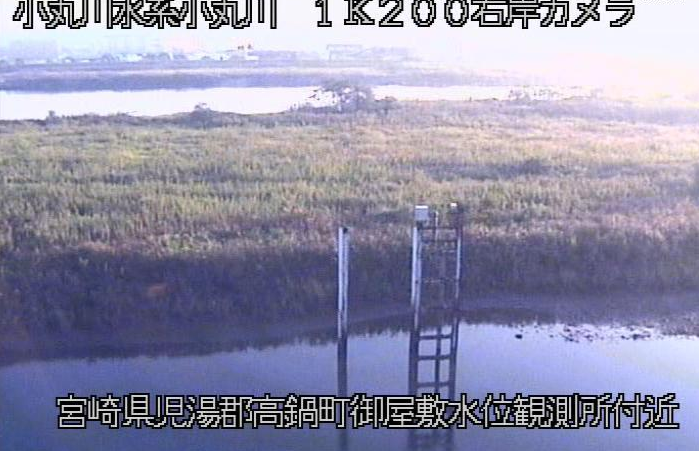 小丸川高鍋大橋ライブカメラは、宮崎県高鍋町宮越の高鍋大橋(御屋敷水位観測所)に設置された小丸川が見えるライブカメラです。