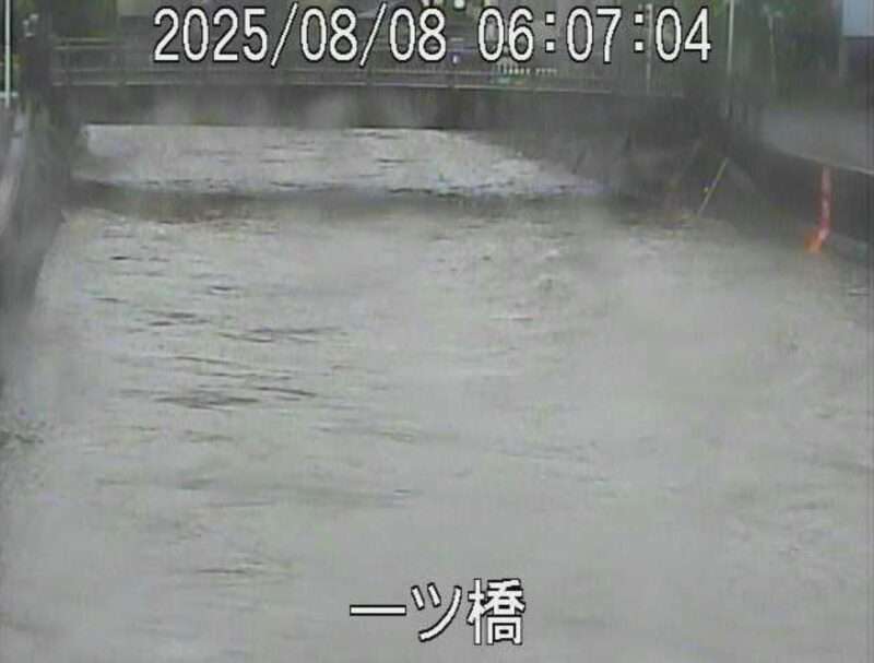 稲荷川一ツ橋ライブカメラ(鹿児島県鹿児島市池之上町) 2025年8月8日6時07分 氾濫危険水位