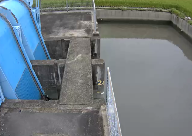 牛津川戸崎排水機場ライブカメラは、佐賀県小城市芦刈町の戸崎排水機場に設置された牛津川が見えるライブカメラです。