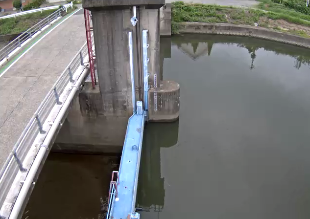 牛津江川円長寺堰ライブカメラは、佐賀県小城市牛津町の円長寺堰に設置された牛津江川が見えるライブカメラです。