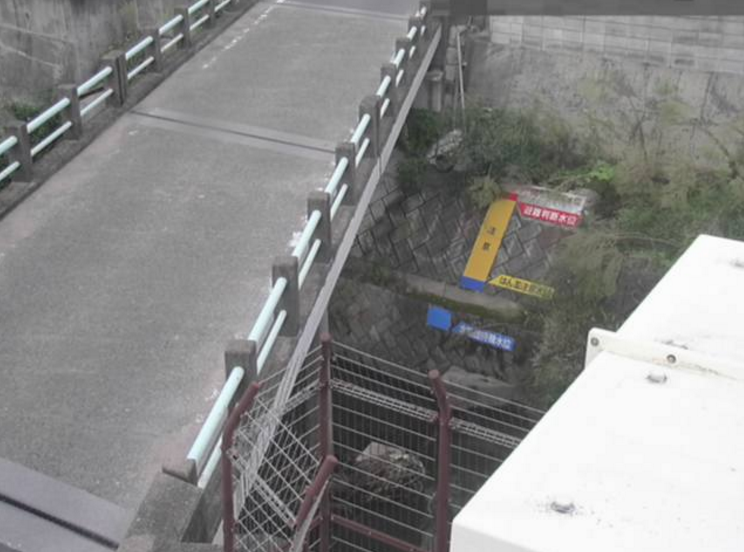 本津川国分寺ライブカメラは、香川県高松市国分寺町の国分寺に設置された本津川が見えるライブカメラです。