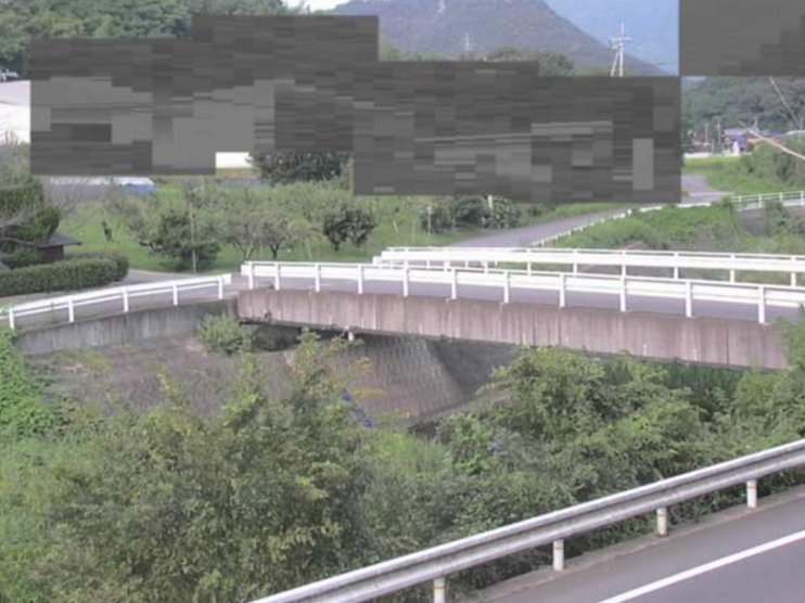 高瀬川佐股橋ライブカメラは、香川県三豊市高瀬町の佐股橋に設置された高瀬川が見えるライブカメラです。