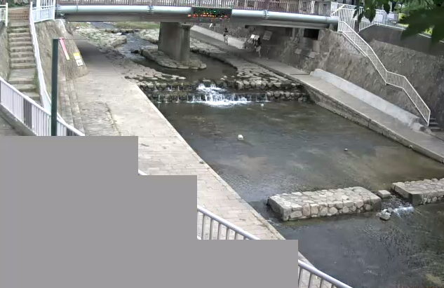 都賀川甲橋ライブカメラは、兵庫県神戸市灘区の甲橋に設置された都賀川が見えるライブカメラです。