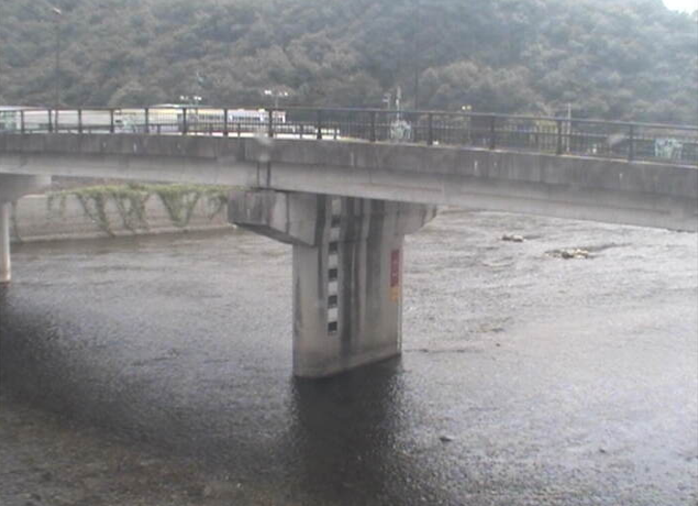 千種川久崎第2ライブカメラは、兵庫県佐用町久崎の久崎(中渡橋)に設置された千種川が見えるライブカメラです。