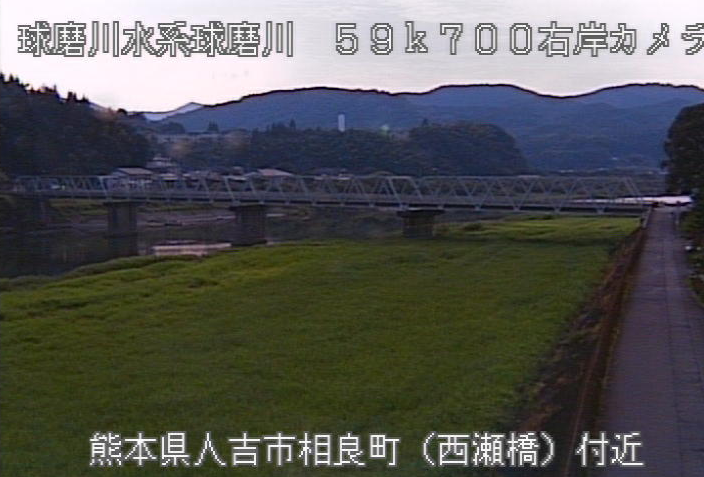 球磨川薩摩瀬ライブカメラは、熊本県人吉市相良町の薩摩瀬(西瀬橋付近)に設置された球磨川が見えるライブカメラです。