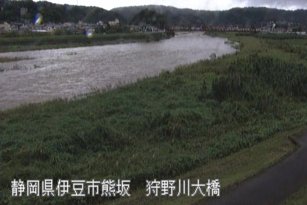 狩野川狩野川大橋ライブカメラは、静岡県伊豆市熊坂の狩野川大橋に設置された狩野川が見えるライブカメラです。