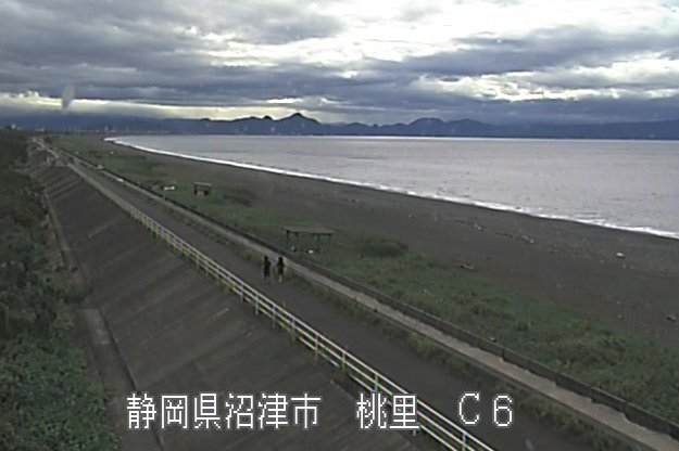 富士海岸桃里ライブカメラは、静岡県沼津市の桃里に設置された富士海岸が見えるライブカメラです。