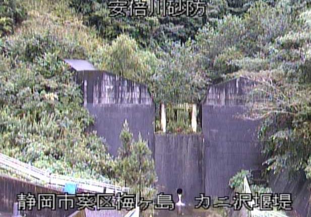 安倍川砂防カニ沢堰堤ライブカメラは、静岡県静岡市葵区のカニ沢堰堤に設置された安倍川砂防が見えるライブカメラです。