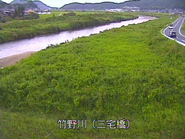 竹野川三宅橋ライブカメラは、京都府京丹後市丹後町の三宅橋に設置された竹野川が見えるライブカメラです。