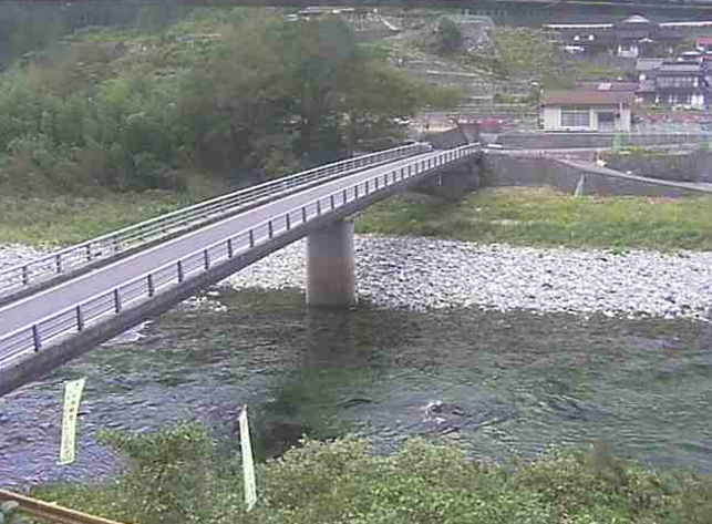 錦川川向橋付近ライブカメラは、山口県岩国市美川町の川向橋付近に設置された錦川が見えるライブカメラです。