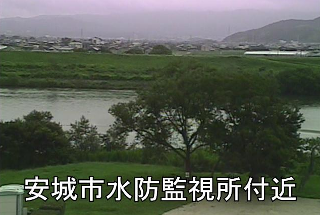 矢作川安城市水防監視所ライブカメラは、愛知県安城市小川町の安城市水防監視所に設置された矢作川が見えるライブカメラです。
