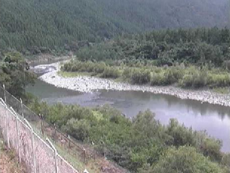 天竜川竜山大橋下流ライブカメラは、静岡県浜松市天竜区の竜山大橋に設置された天竜川が見えるライブカメラです。