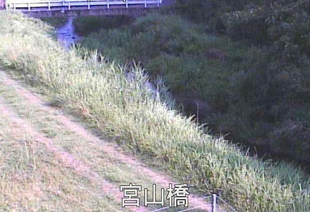 甲突川宮山橋ライブカメラは、鹿児島県鹿児島市郡山町の宮山橋に設置された甲突川が見えるライブカメラです。