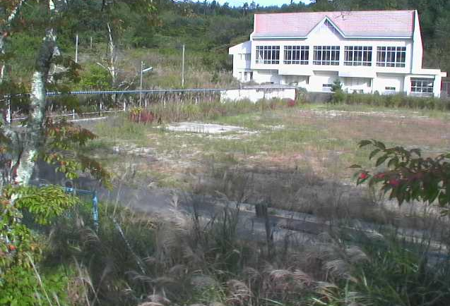 津島中学校付近ライブカメラは、福島県浪江町下津島の津島中学校(浪江町立津島中学校)に設置された校舎・グラウンドが見えるライブカメラです。