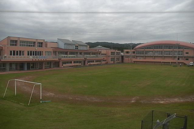 楢葉南小学校ライブカメラは、福島県楢葉町下小塙の楢葉南小学校に設置された校舎・グラウンドが見えるライブカメラです。