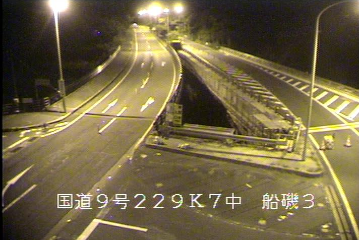 国道9号船磯ライブカメラは、鳥取県鳥取市気高町の船磯に設置された国道9号(山陰道)が見えるライブカメラです。