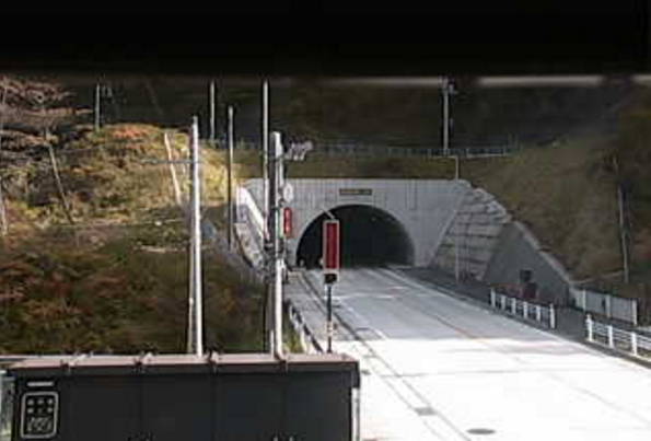 国道120号椎坂トンネル中間部ライブカメラは、群馬県沼田市根町の椎坂トンネル中間部に設置された国道120号(椎坂バイパス)が見えるライブカメラです