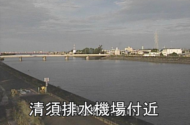 豊川放水路清須排水機場ライブカメラは、愛知県豊橋市清須町の清須排水機場に設置された豊川放水路が見えるライブカメラです。
