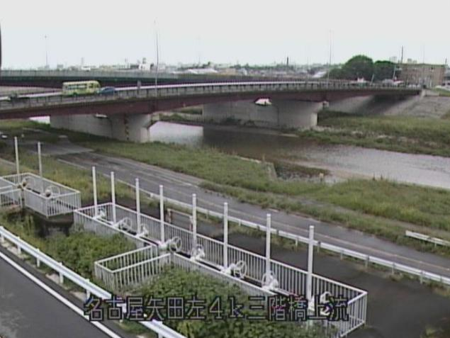 矢田川三階橋上流ライブカメラは、愛知県名古屋市北区の三階橋上流に設置された矢田川が見えるライブカメラです。