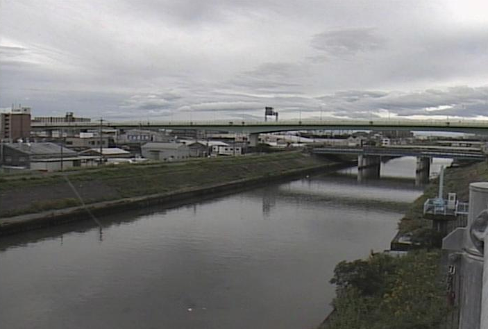 新川水場川排水機場ライブカメラは、愛知県清須市阿原の水場川排水機場に設置された新川が見えるライブカメラです。