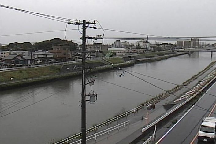 新川新川橋ライブカメラは、愛知県清須市土器野の新川橋に設置された新川が見えるライブカメラです。