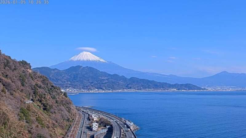 さった峠富士山ライブカメラ(静岡県静岡市清水区) 2026年1月5日 富士山の笠雲