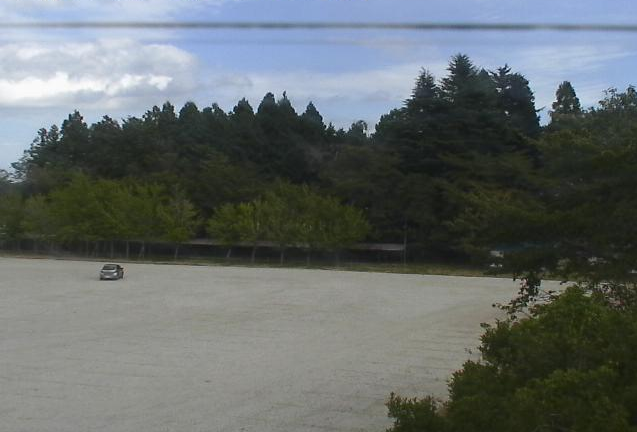 浪江中学校付近ライブカメラは、福島県浪江町川添の浪江中学校(浪江町立浪江中学校)に設置された校舎・グラウンドが見えるライブカメラです。