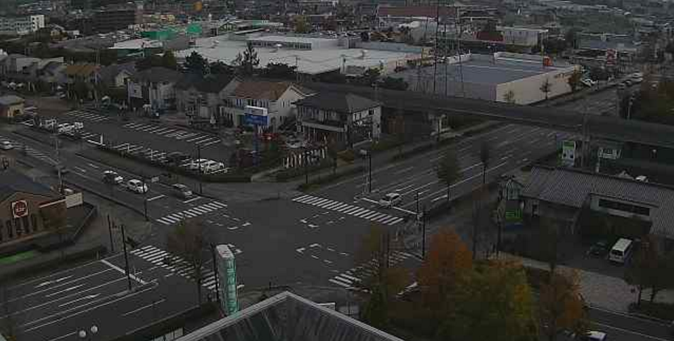 佐久平駅前交差点ライブカメラは、長野県佐久市佐久平駅の佐久平プラザ21に設置された佐久平駅前交差点・国道141号が見えるライブカメラです。