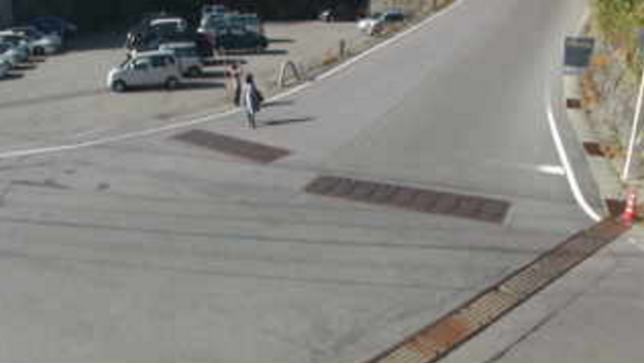 群馬県道466号牧干俣線万座ハイウェー交差点ライブカメラは、群馬県嬬恋村干俣の万座ハイウェー交差点に設置された群馬県道466号牧干俣線(万座道路)が見えるライブカメラです。