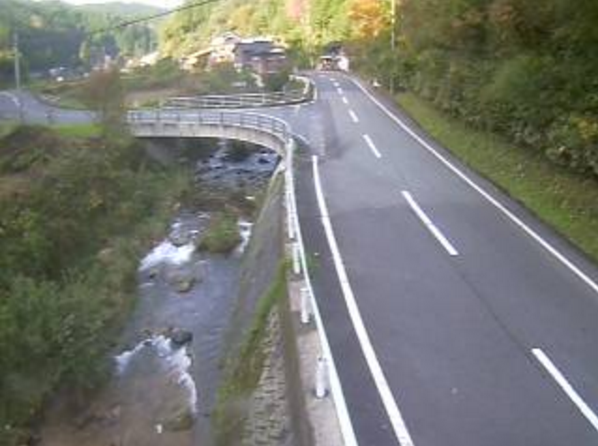 鳥取県道118号加茂用瀬線用瀬町江波ライブカメラは、鳥取県鳥取市用瀬町の用瀬町江波に設置された鳥取県道118号加茂用瀬線・安蔵川・江波口橋が見えるライブカメラです。