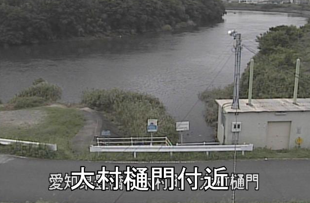 豊川大村樋門ライブカメラは、愛知県豊橋市下地町の大村樋門に設置された豊川が見えるライブカメラです。