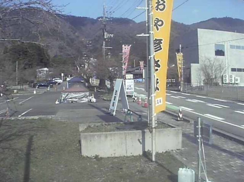 ヤホール前ライブカメラ(新潟県弥彦村弥彦)